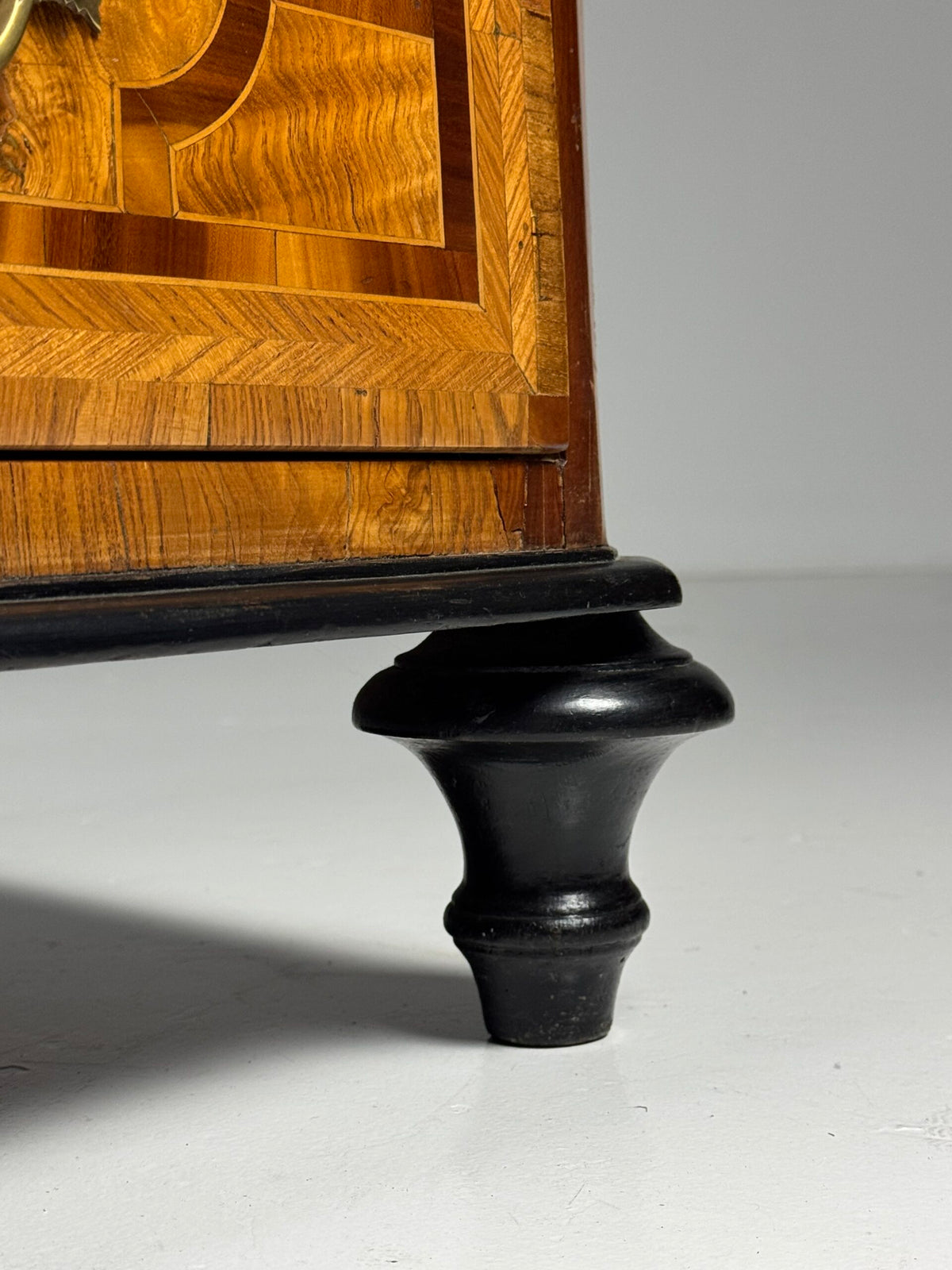 French Marquetry Chest of Drawers, Dauphine, 18th Century, photo 5