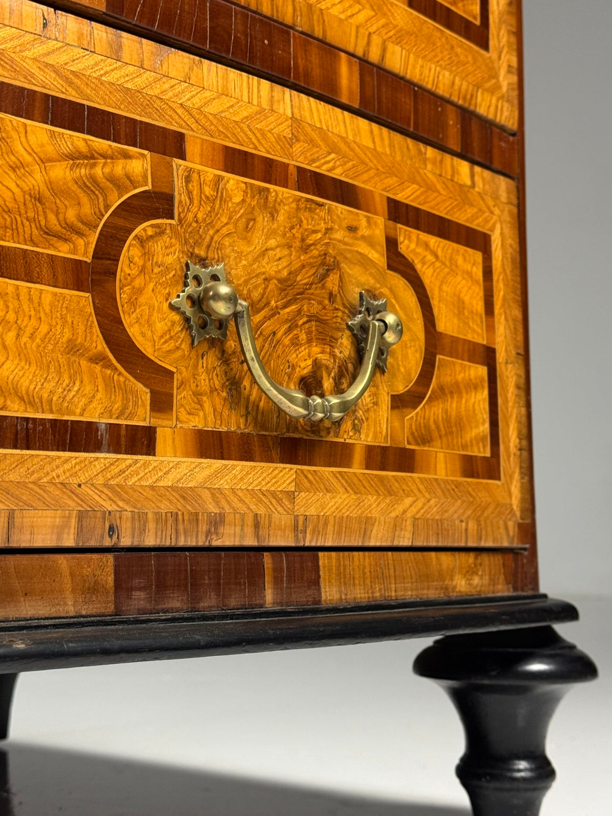 French Marquetry Chest of Drawers, Dauphine, 18th Century, photo 4