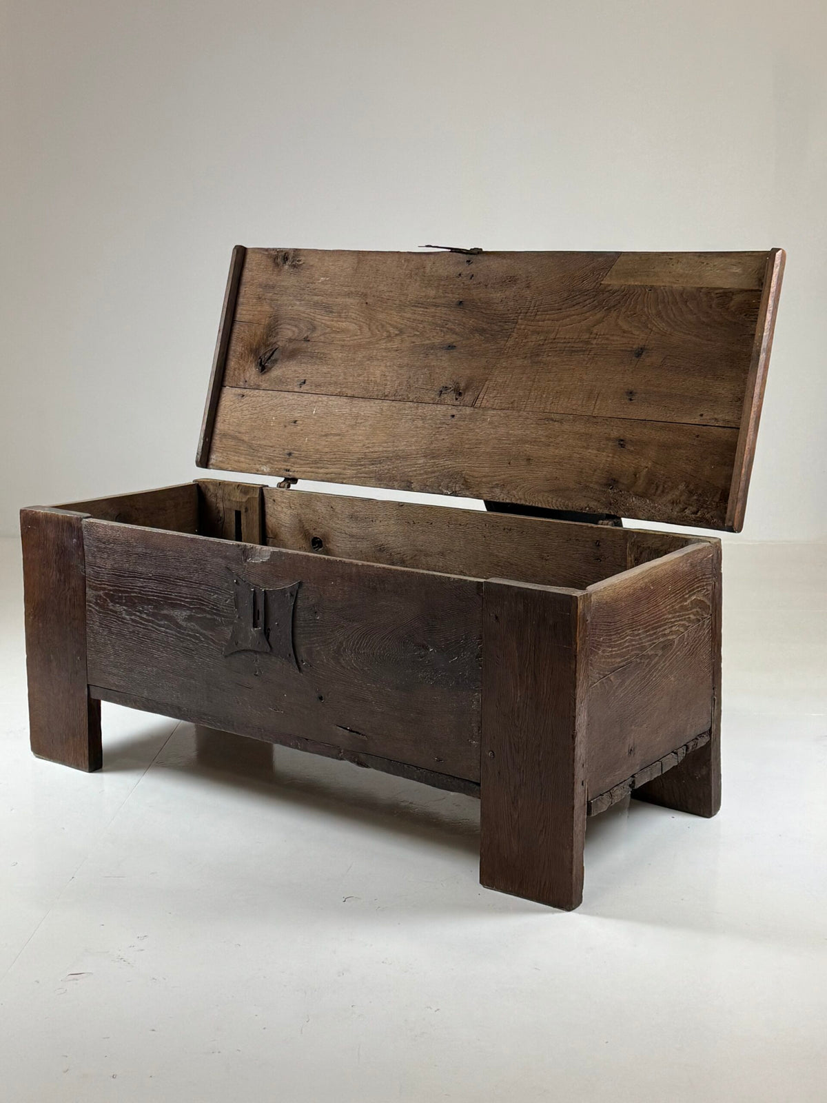 Oak Plank Chest (Stollentruhe), Early 17th Century, photo 6