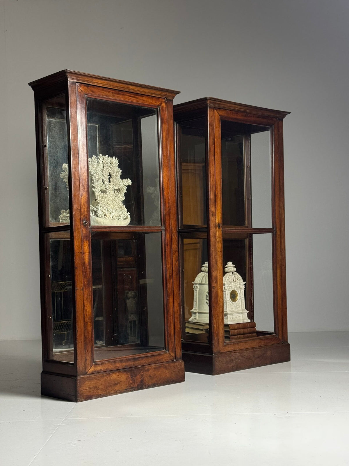 Pair of French Mahogany Veneer Display Cabinets, photo 1
