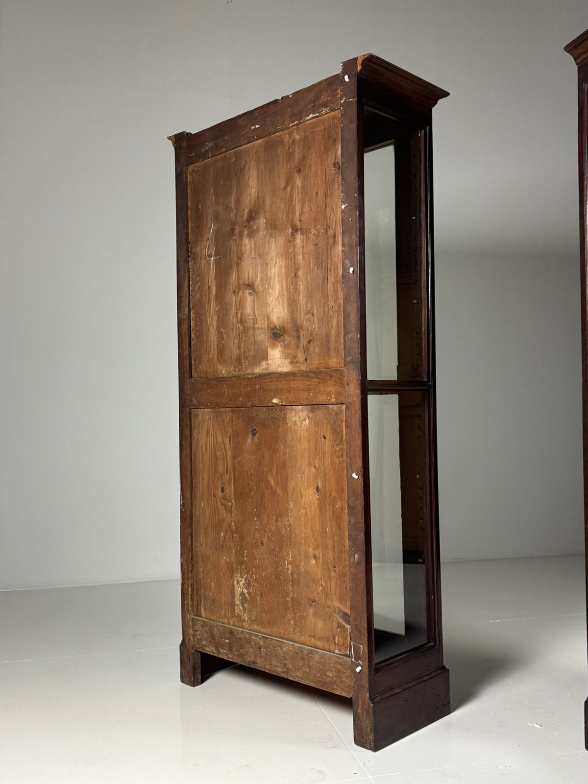 Pair of French Mahogany Veneer Display Cabinets, photo 3