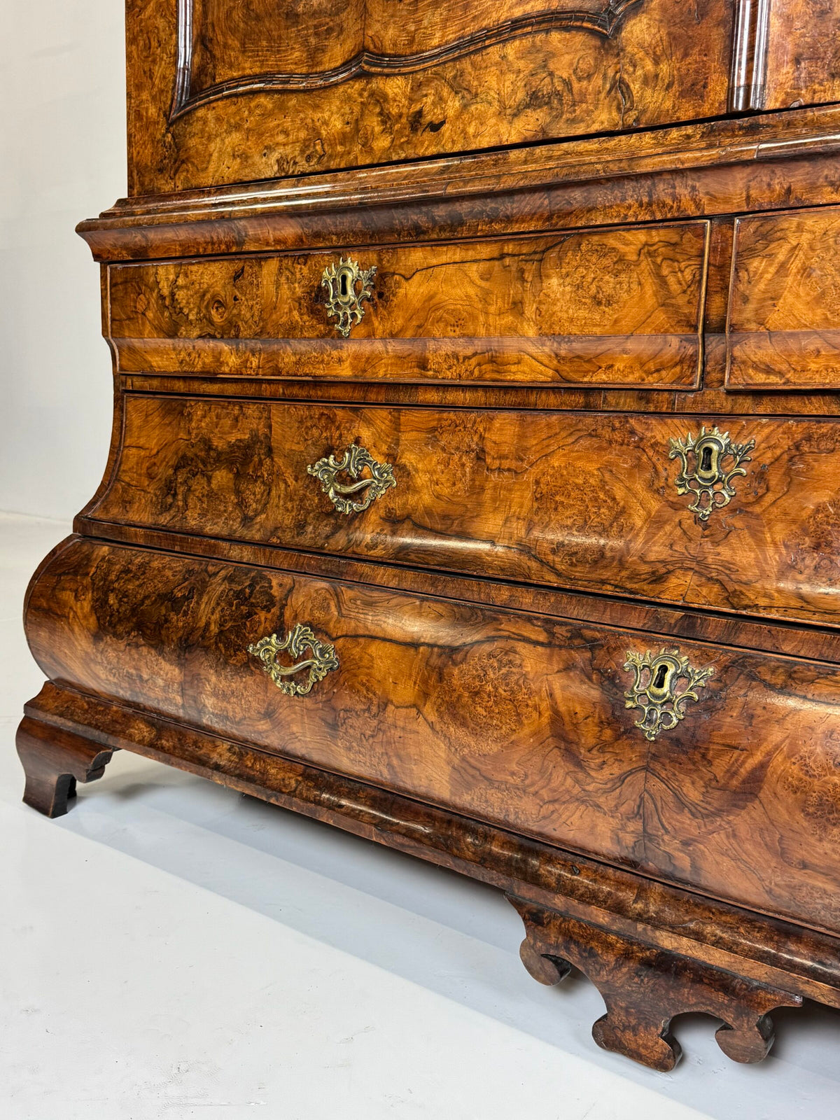 Dutch Burr Walnut Cabinet, circa 1740, photo 34