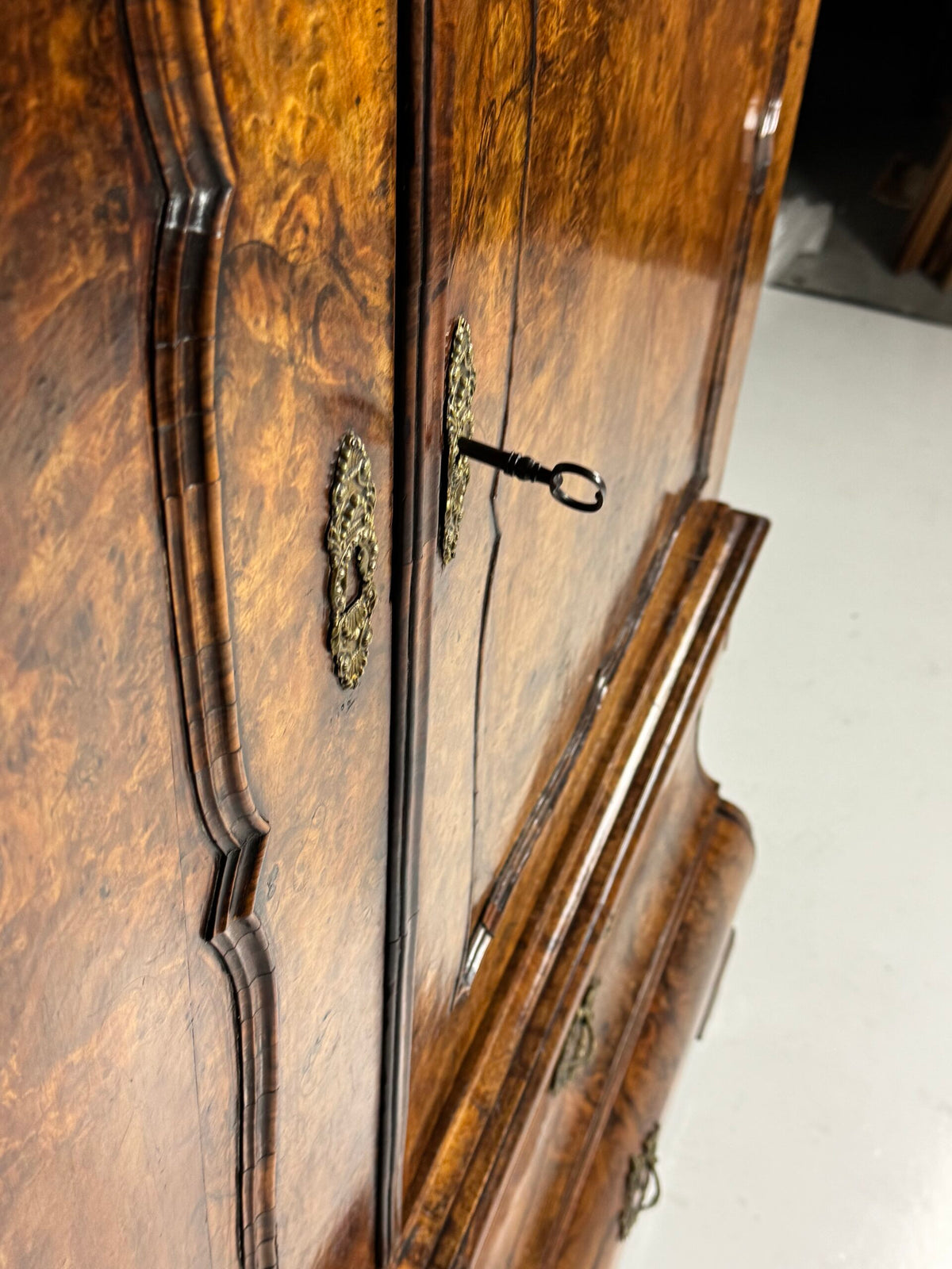 Dutch Burr Walnut Cabinet, circa 1740, photo 10