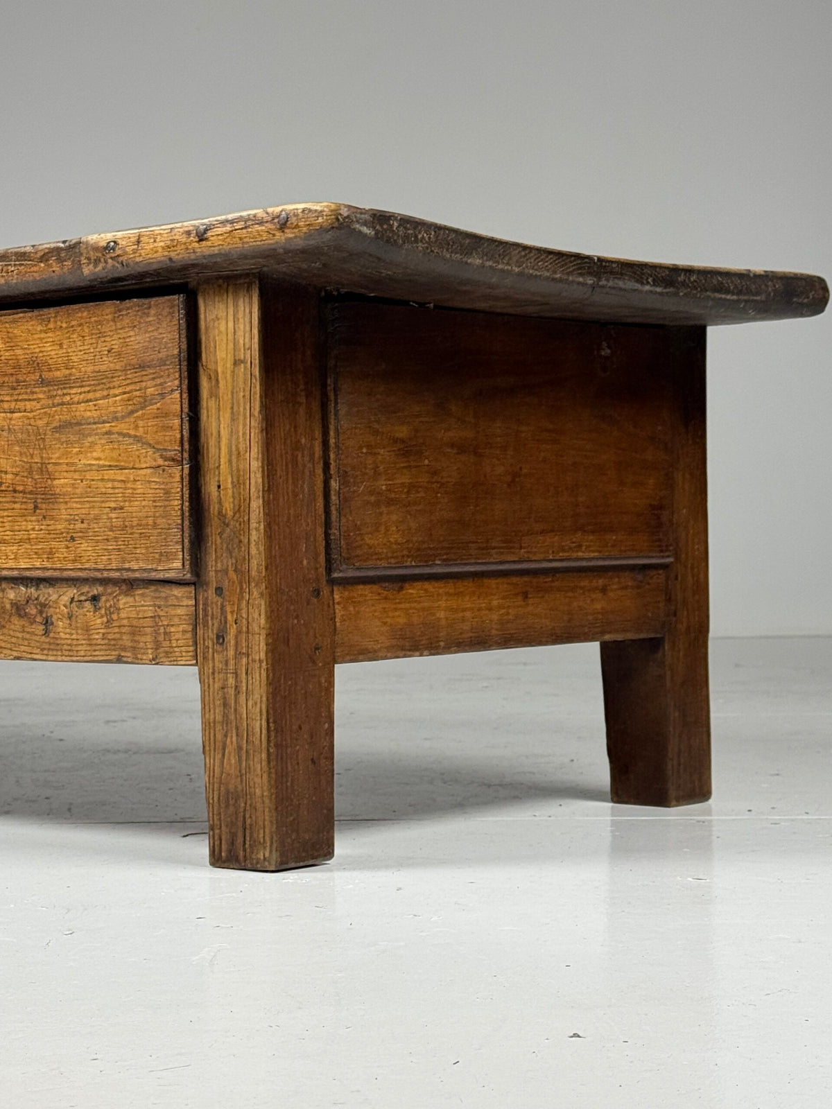 Spanish Walnut Coffee Table with Three Drawers, 18th Century, photo 4