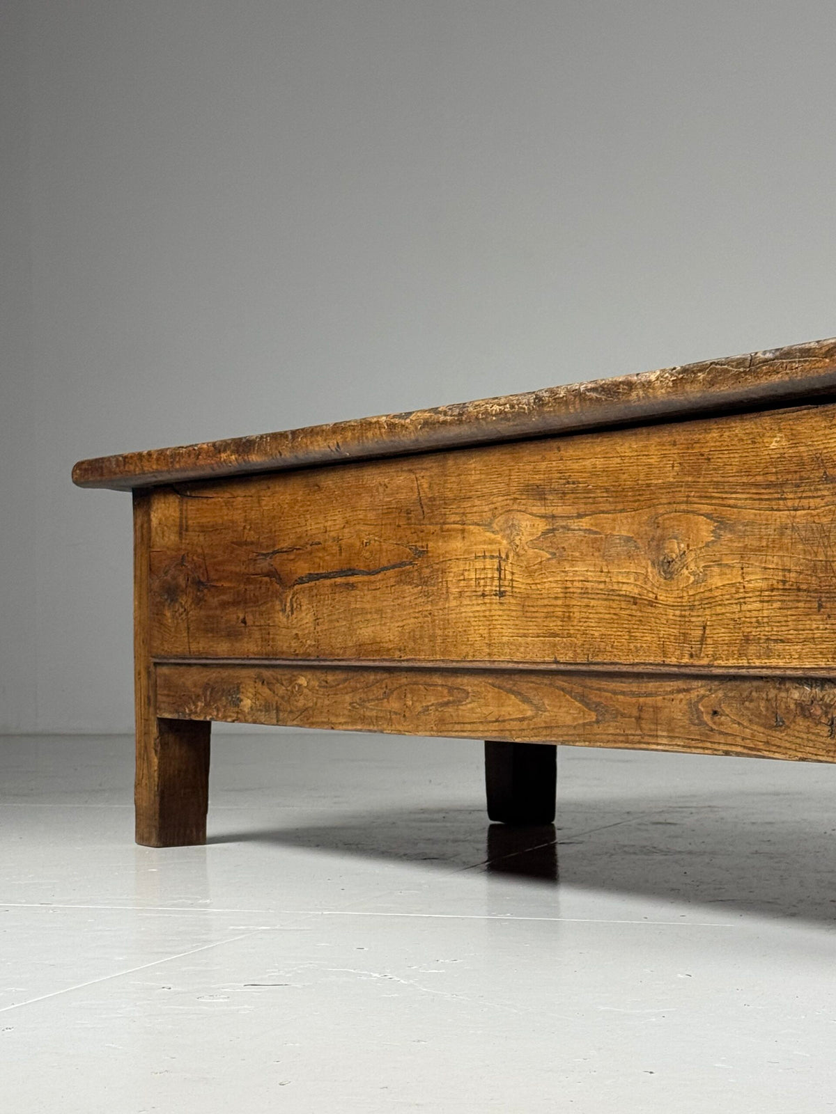 Spanish Walnut Coffee Table with Three Drawers, 18th Century, photo 3