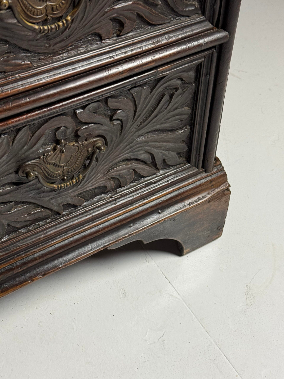 English Oak Chest of Drawers with Carved Front, Early 19th Century, photo 10