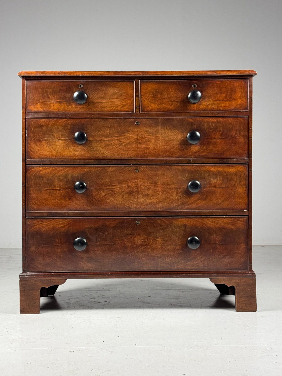 English Mahogany Veneer Chest of Drawers, Late 19th Century, photo 2