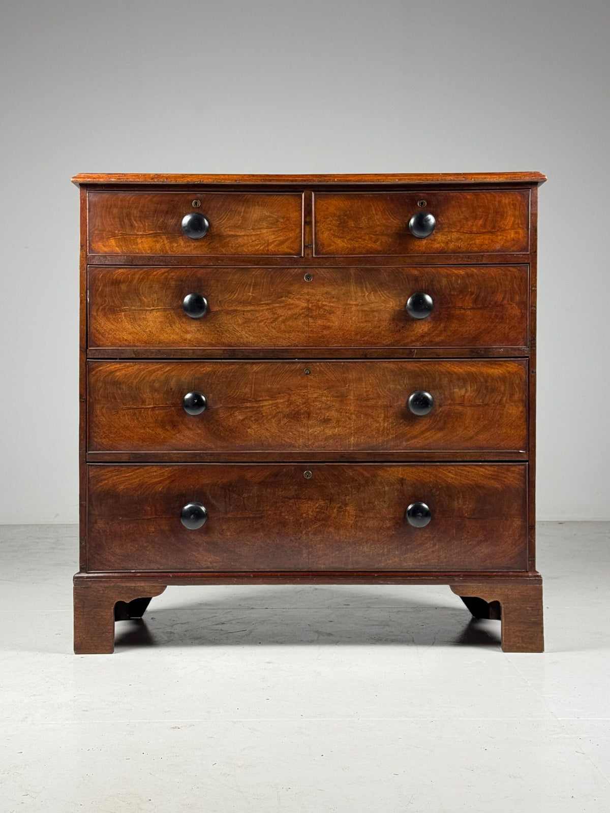 English Mahogany Veneer Chest of Drawers, Late 19th Century, photo 3