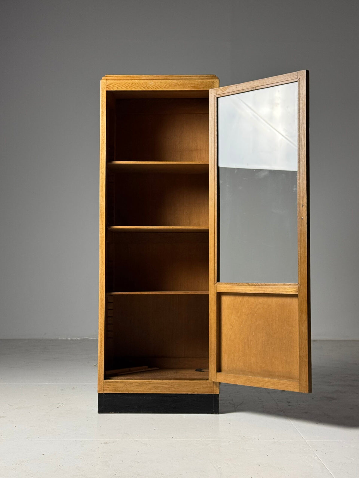 Dutch Art Deco Oak Small Bookcase, 1920 to 1940, photo 10