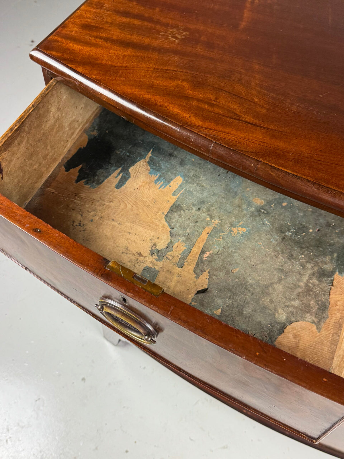 Mahogany Bowfront Chest of Drawers, England, Late 19th Century, photo 6