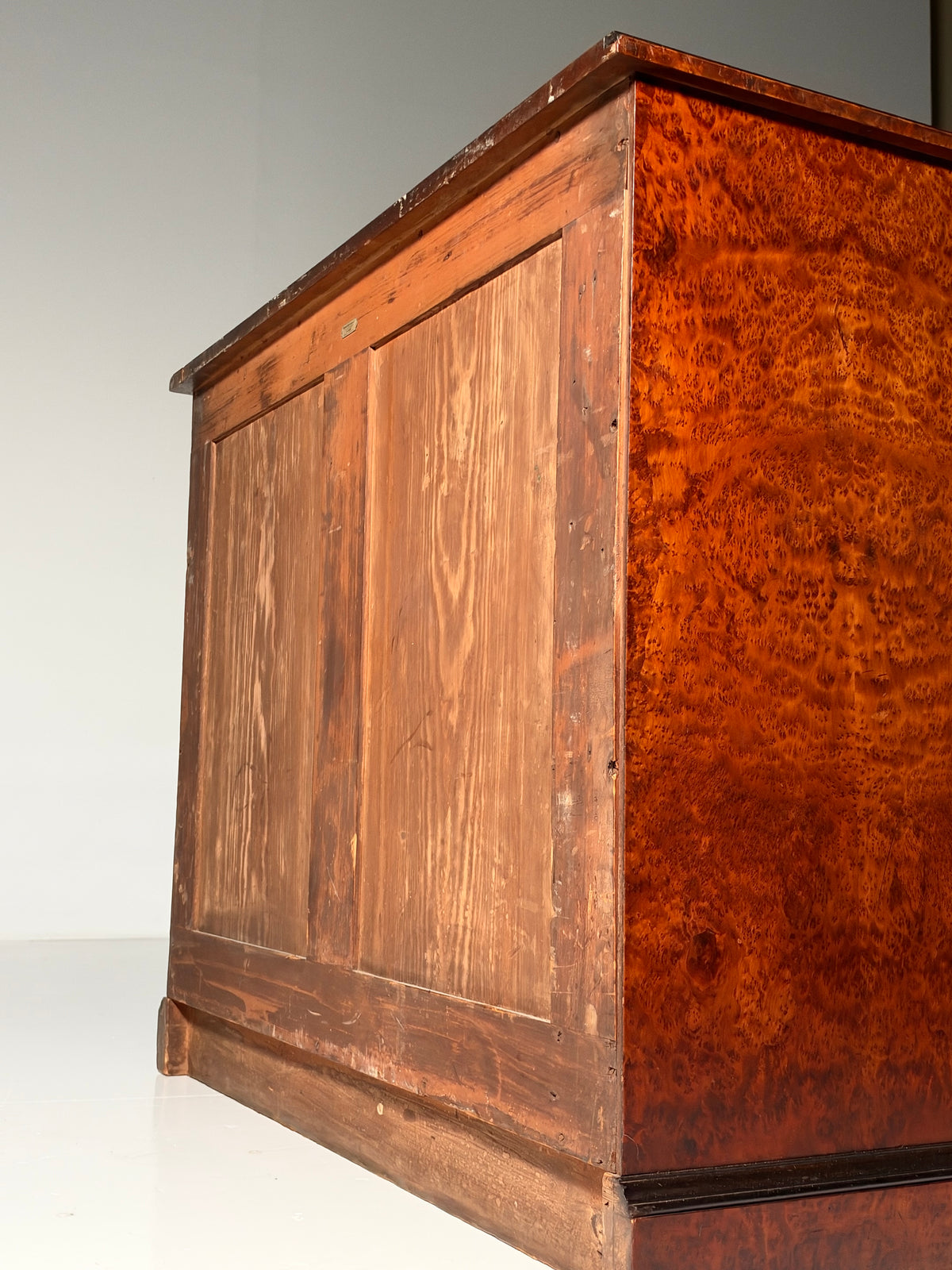 Waring & Gillow English chest of drawers