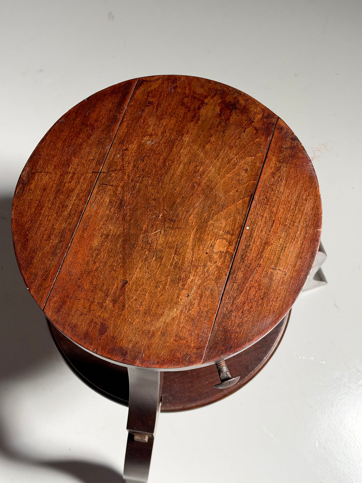 Mahogany sculpture stand