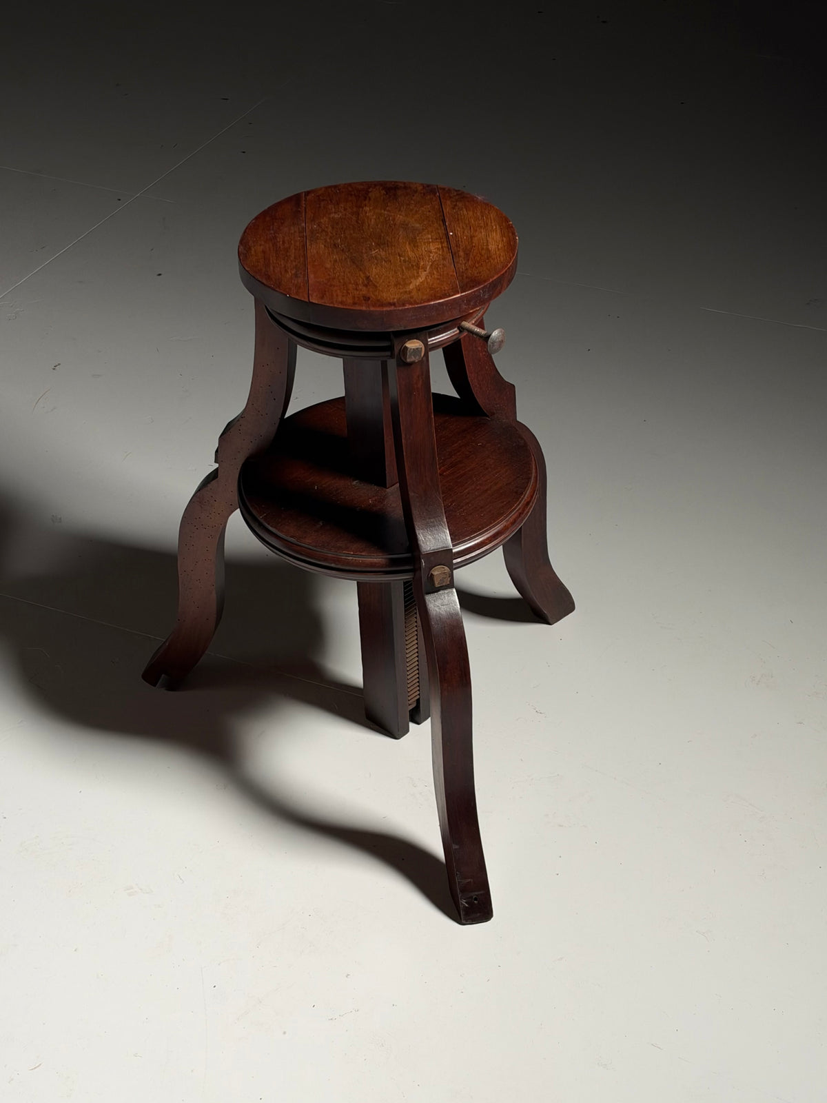 Mahogany sculpture stand