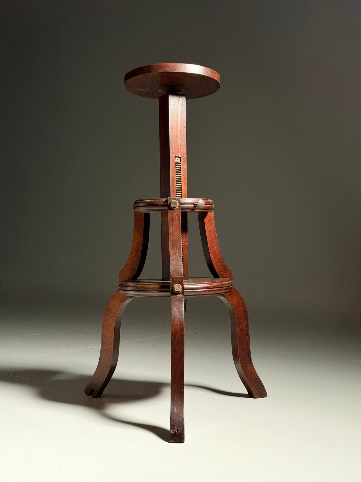 Mahogany sculpture stand