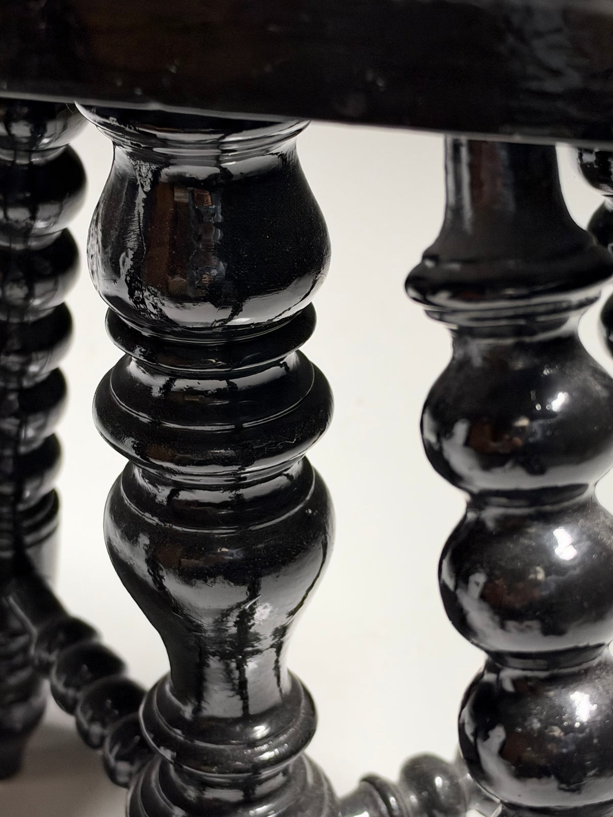 Bobbin piano stool