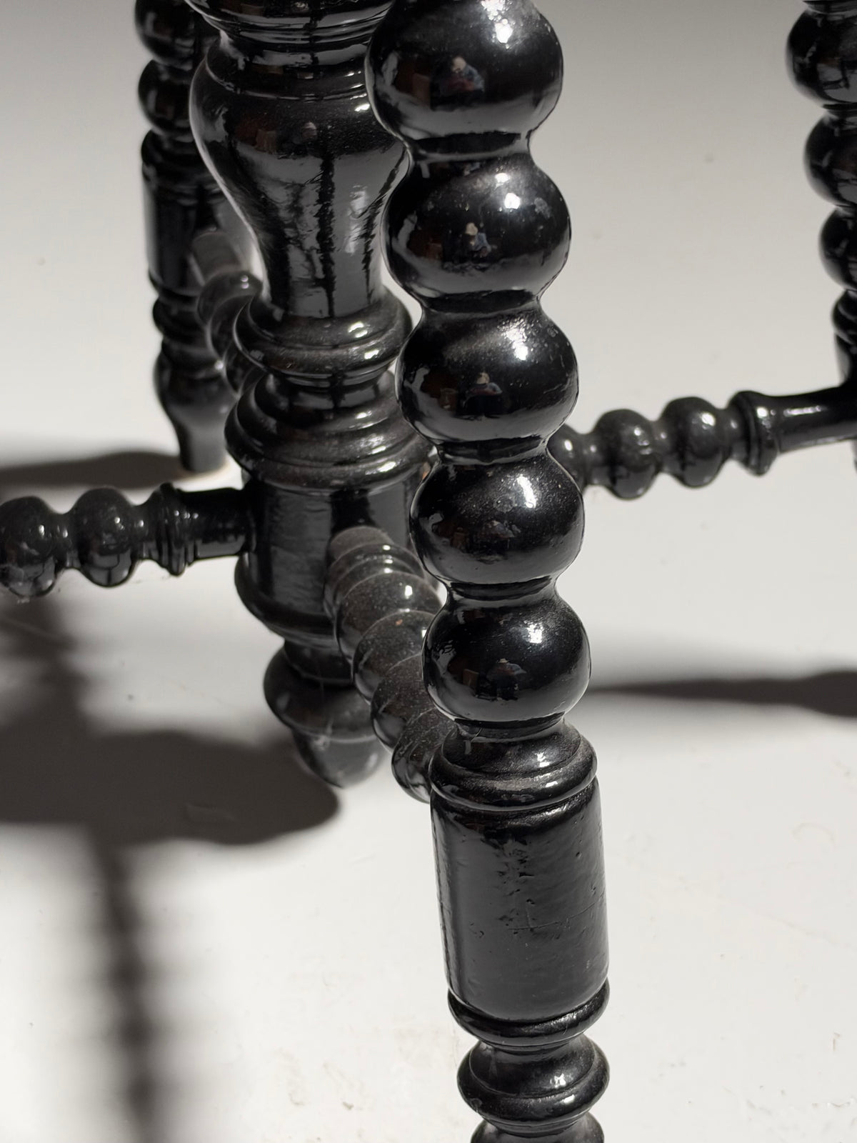 Bobbin piano stool