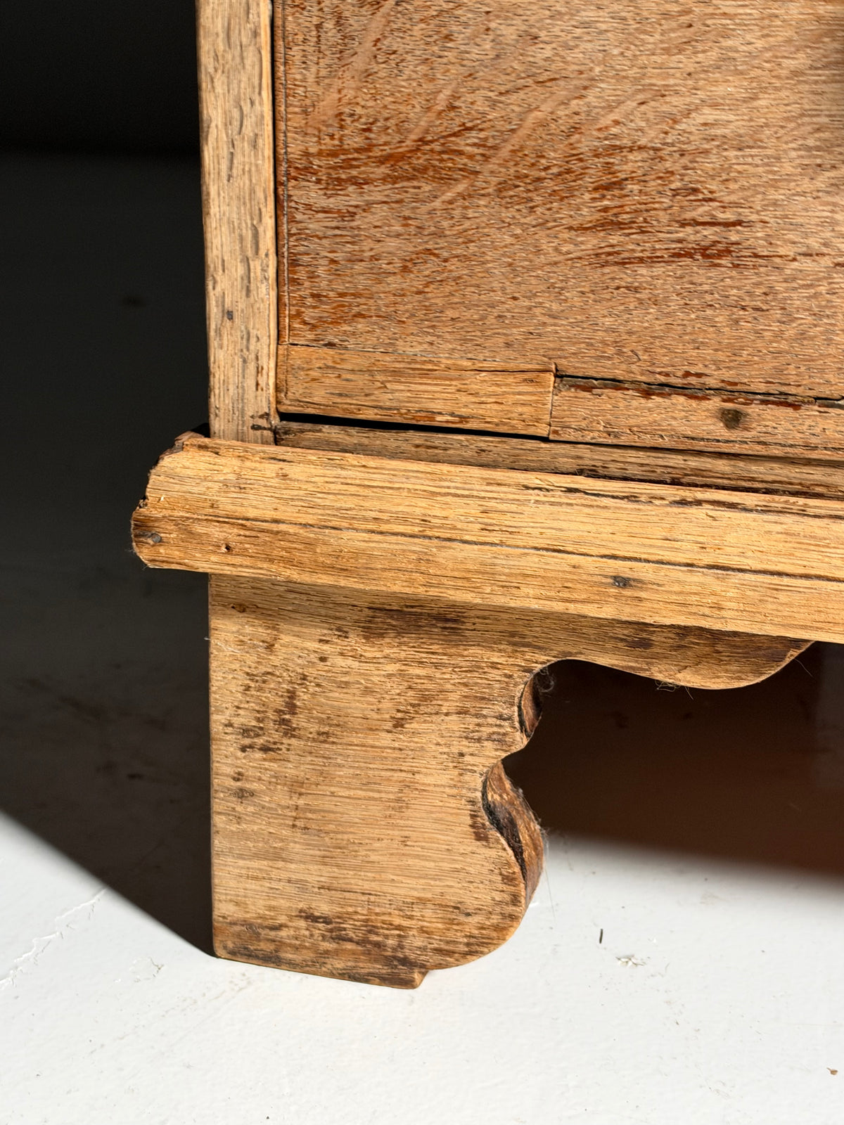 19th century English oak chest of drawers