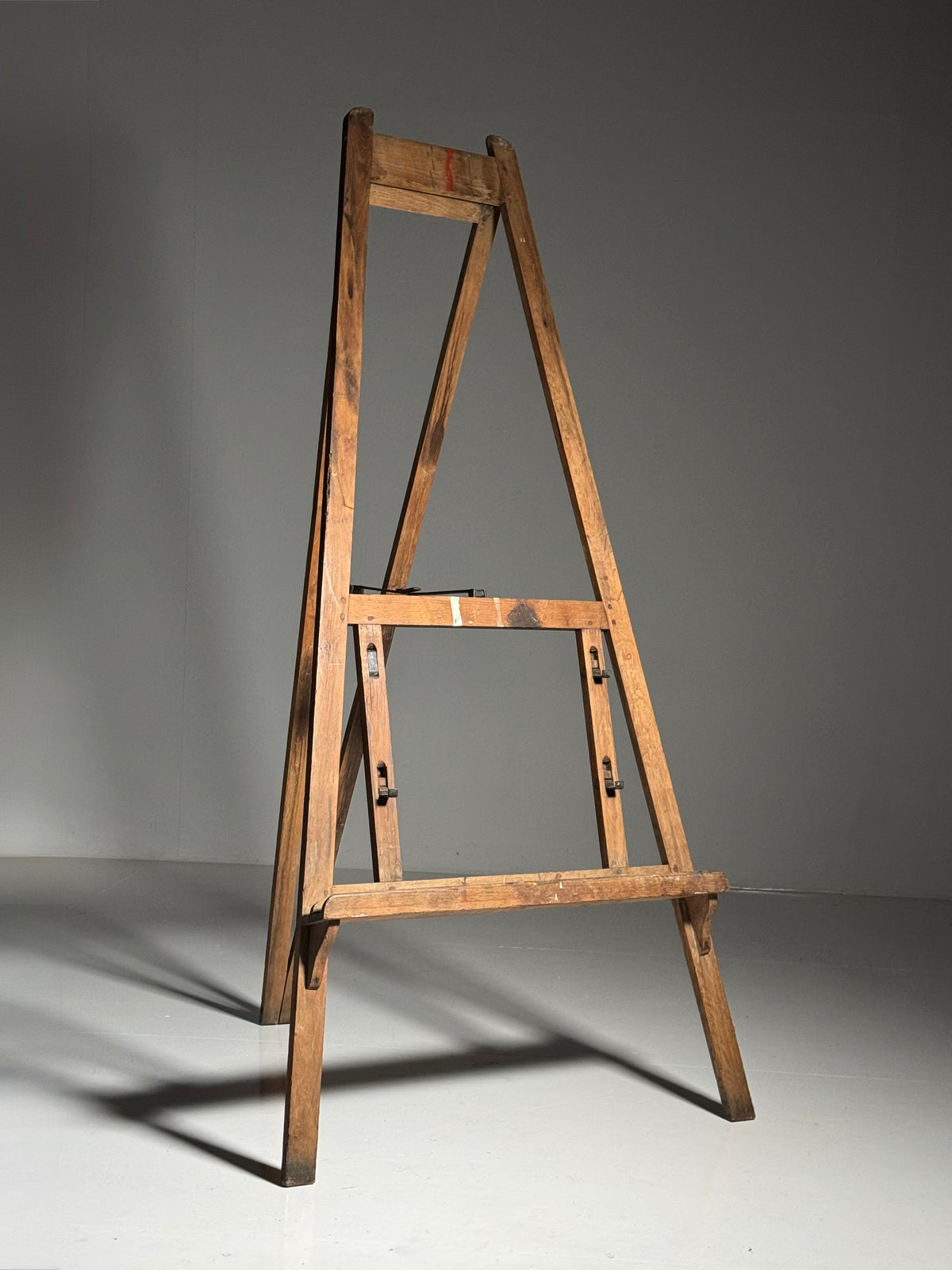 Oak easel, circa 1900–1930