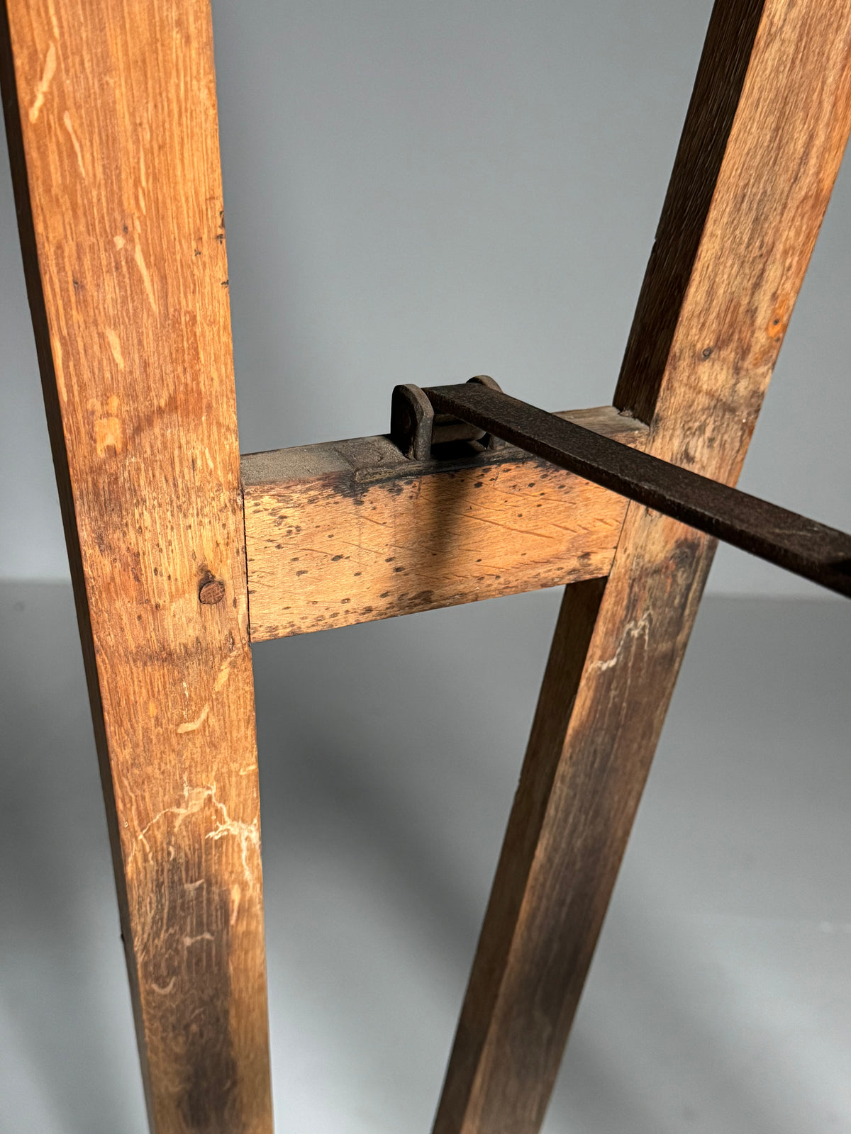 Oak easel, circa 1900–1930