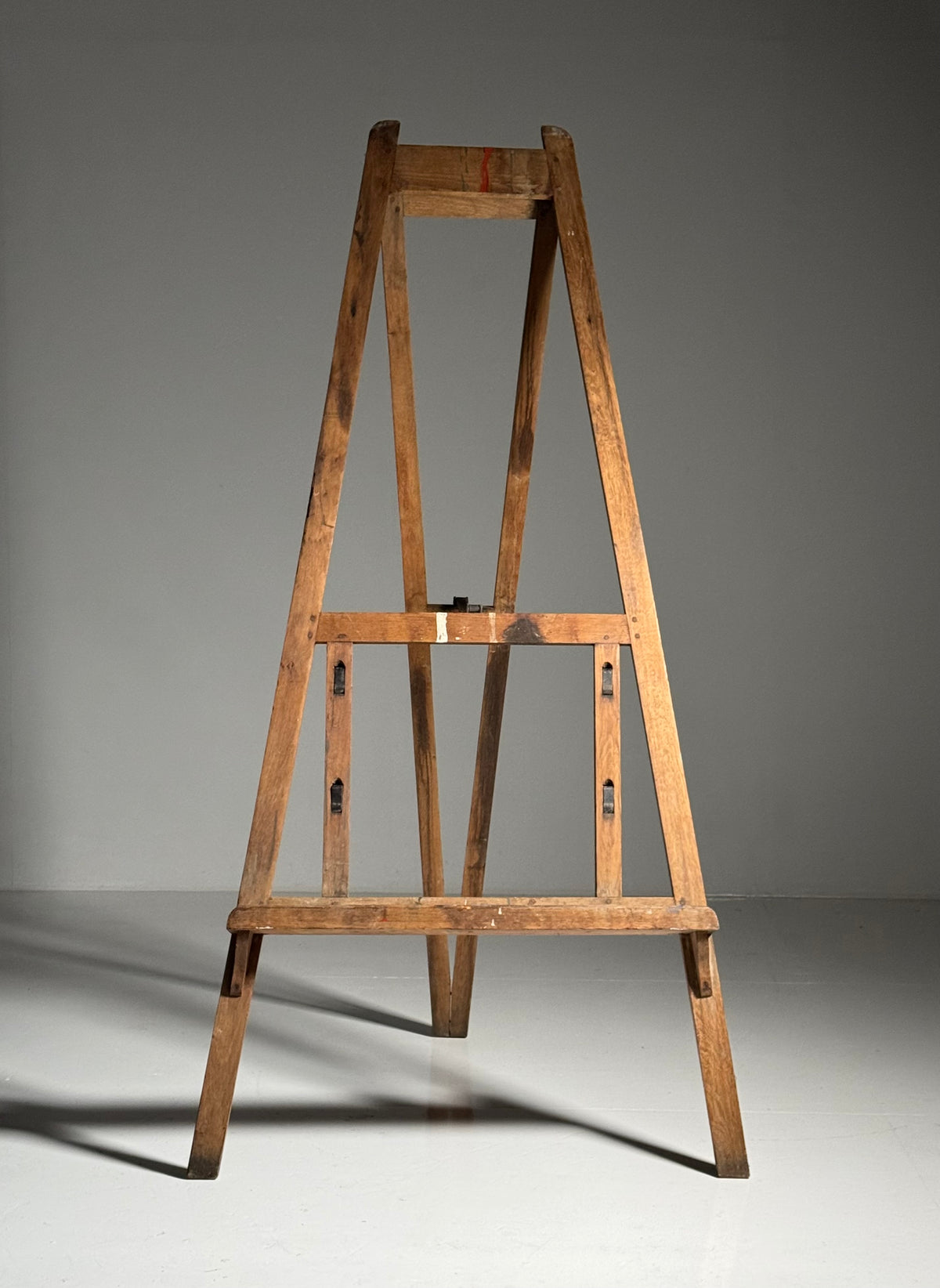 Oak easel, circa 1900–1930