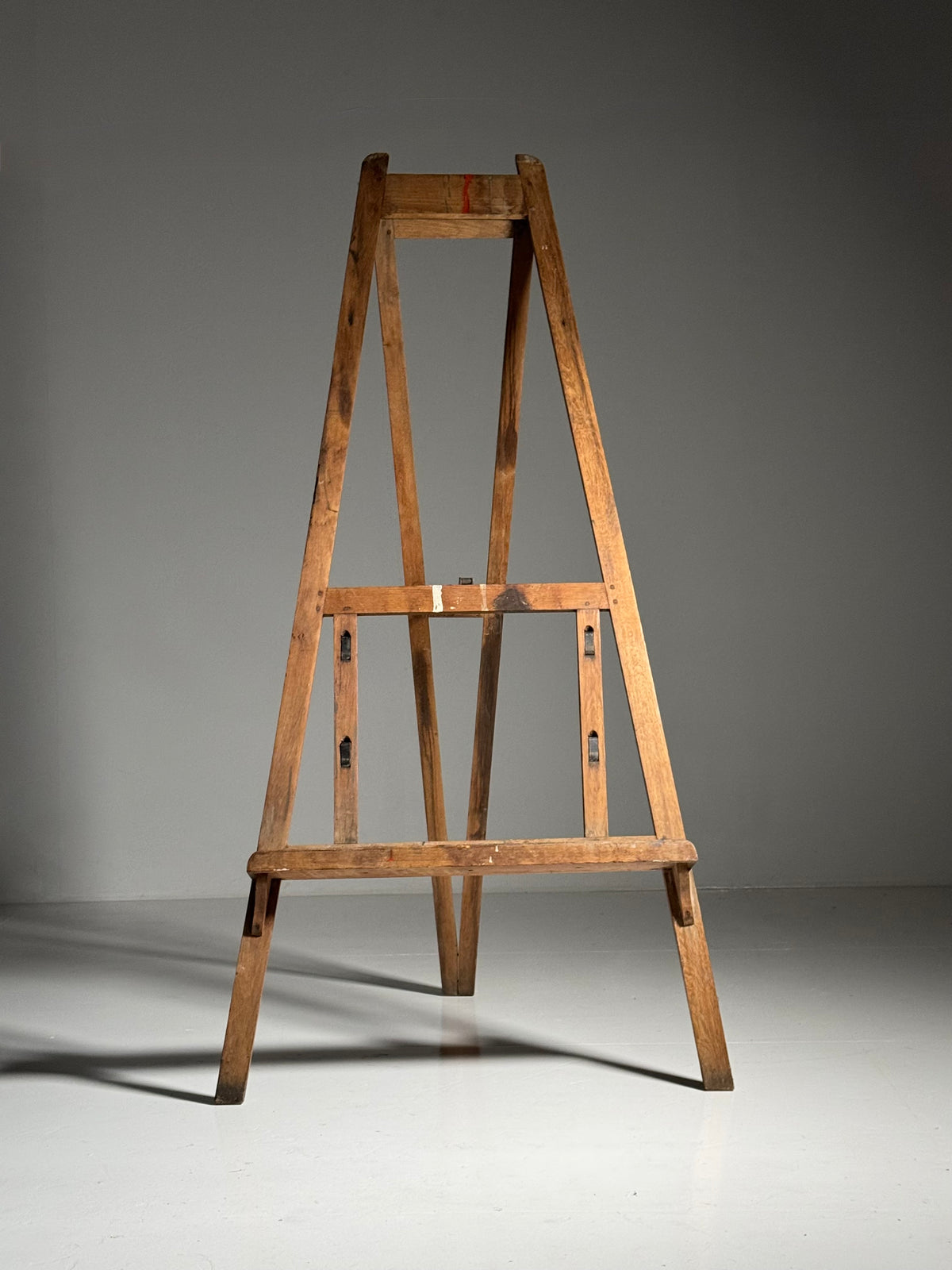 Oak easel, circa 1900–1930