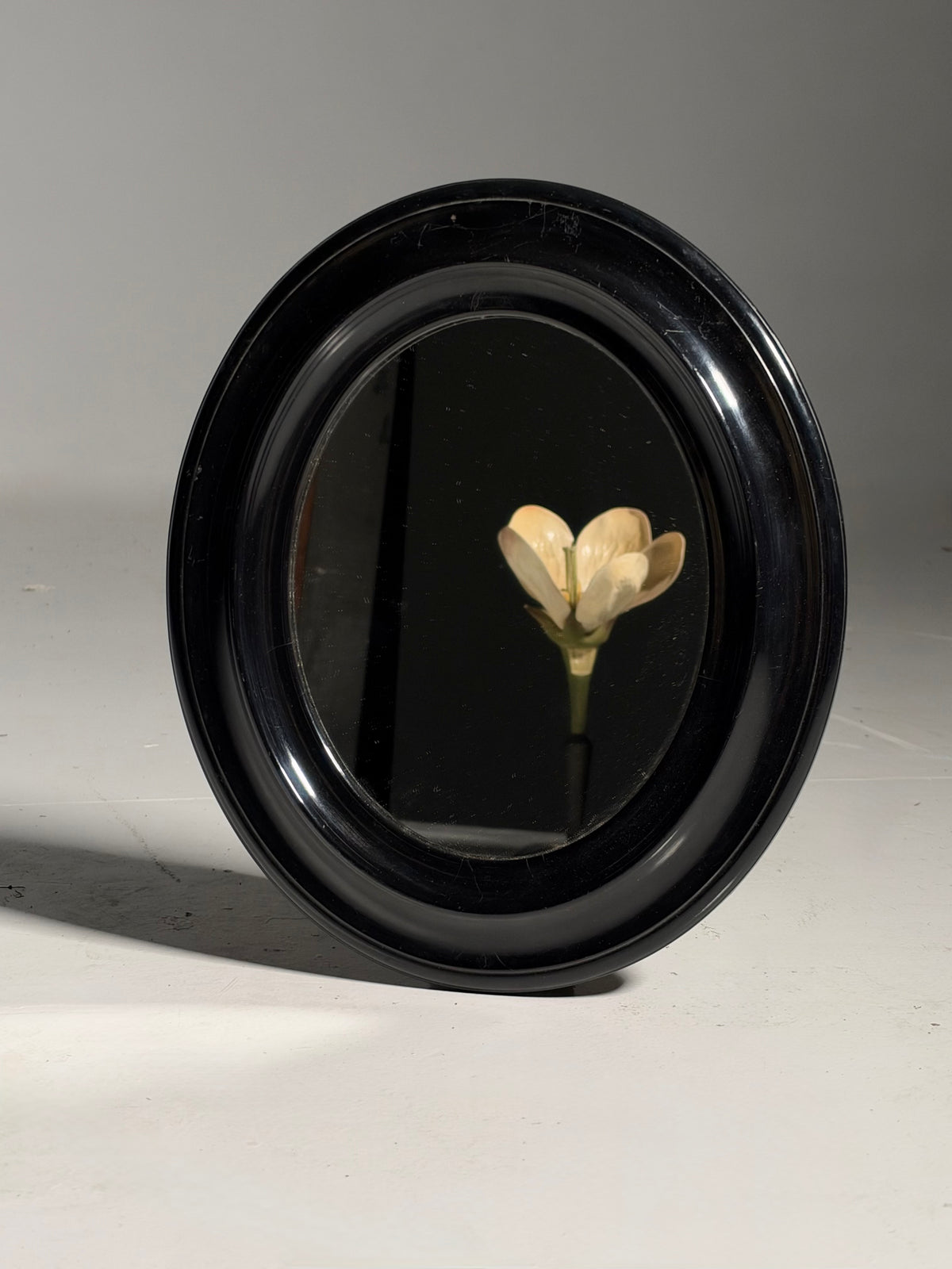 Pair of oval mirrors, 19th century