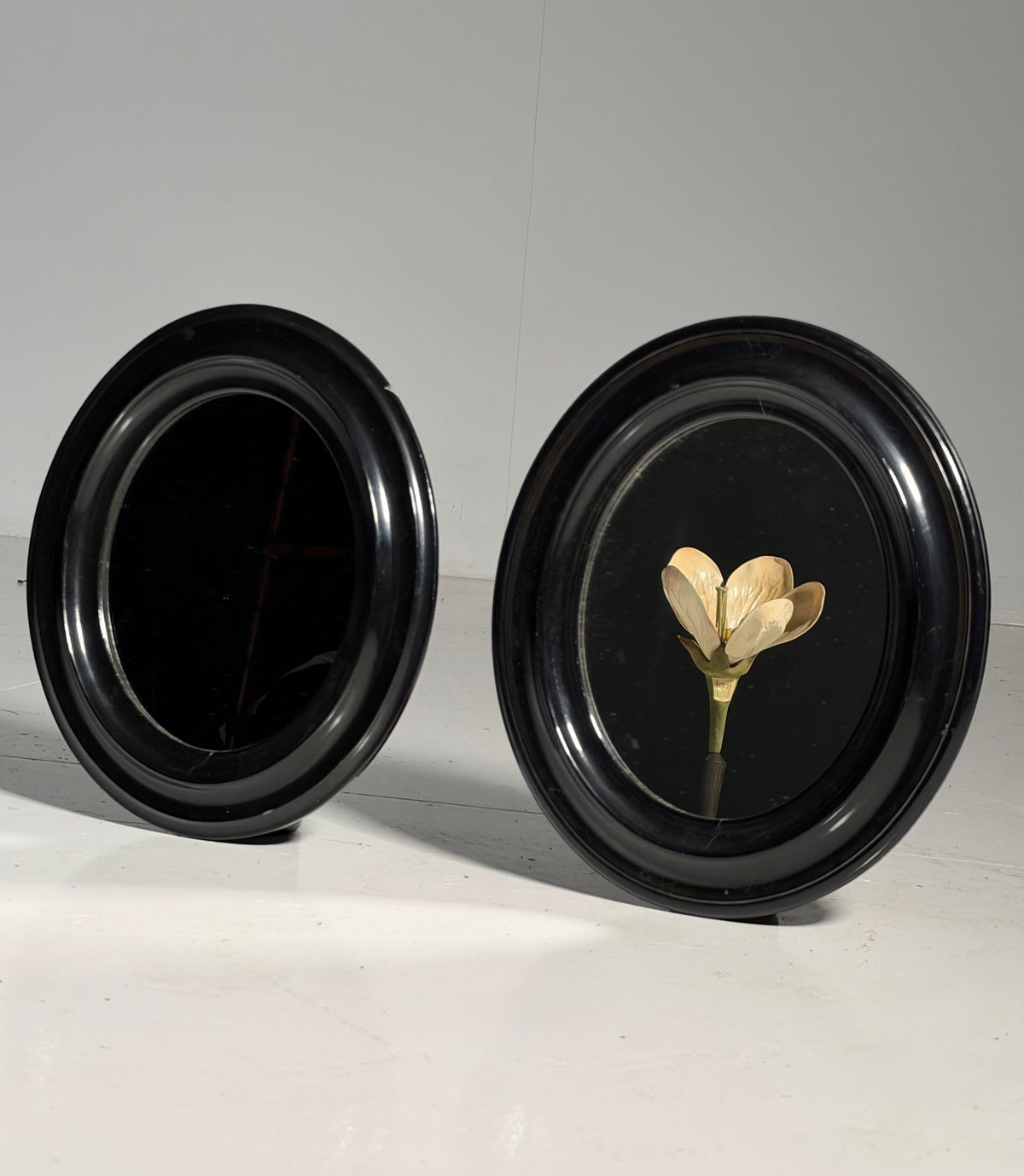 Pair of oval mirrors, 19th century