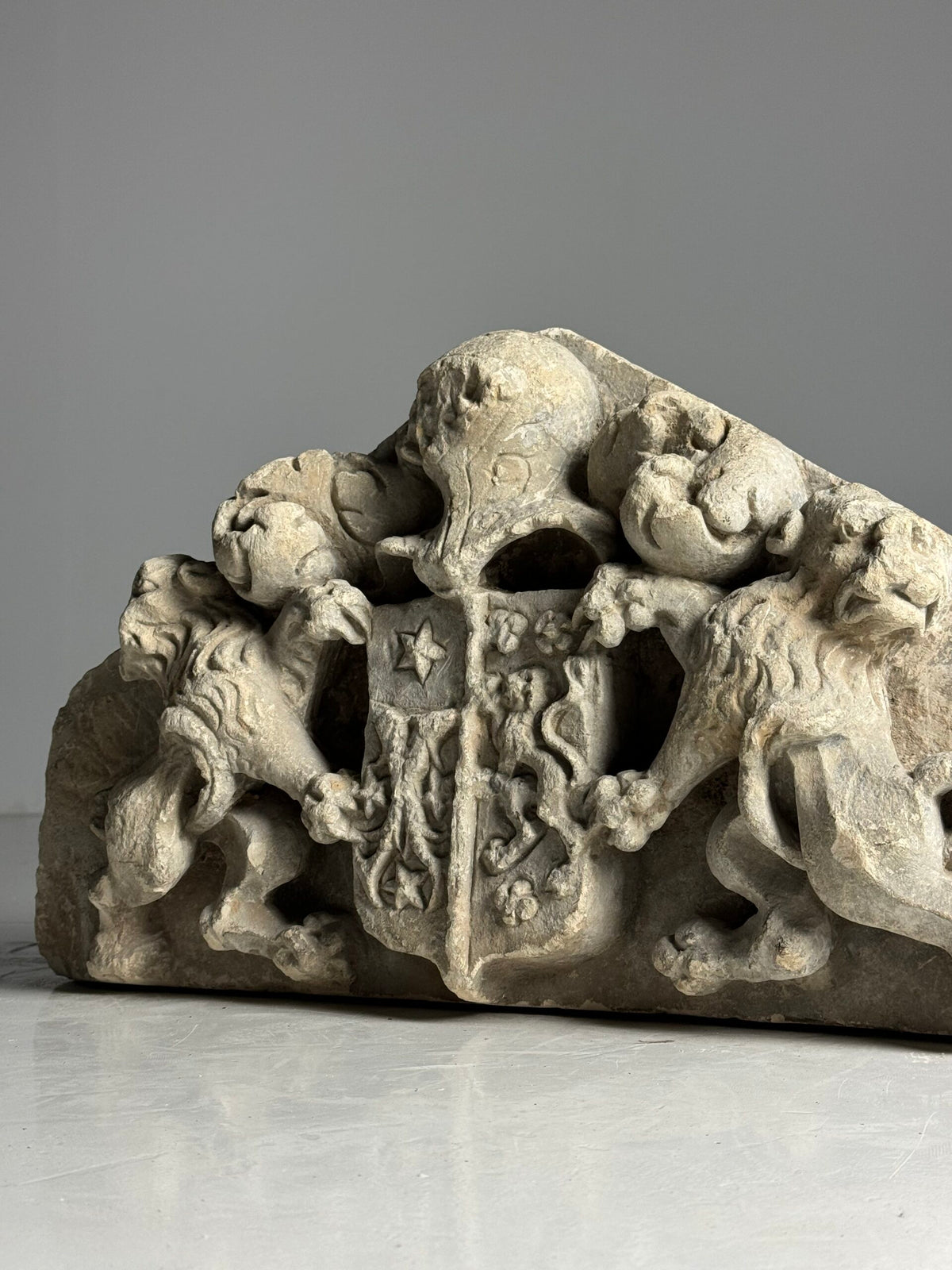 Hand Carved Limestone Coat of Arms, Dutch or Flemish, 18th Century, photo 1