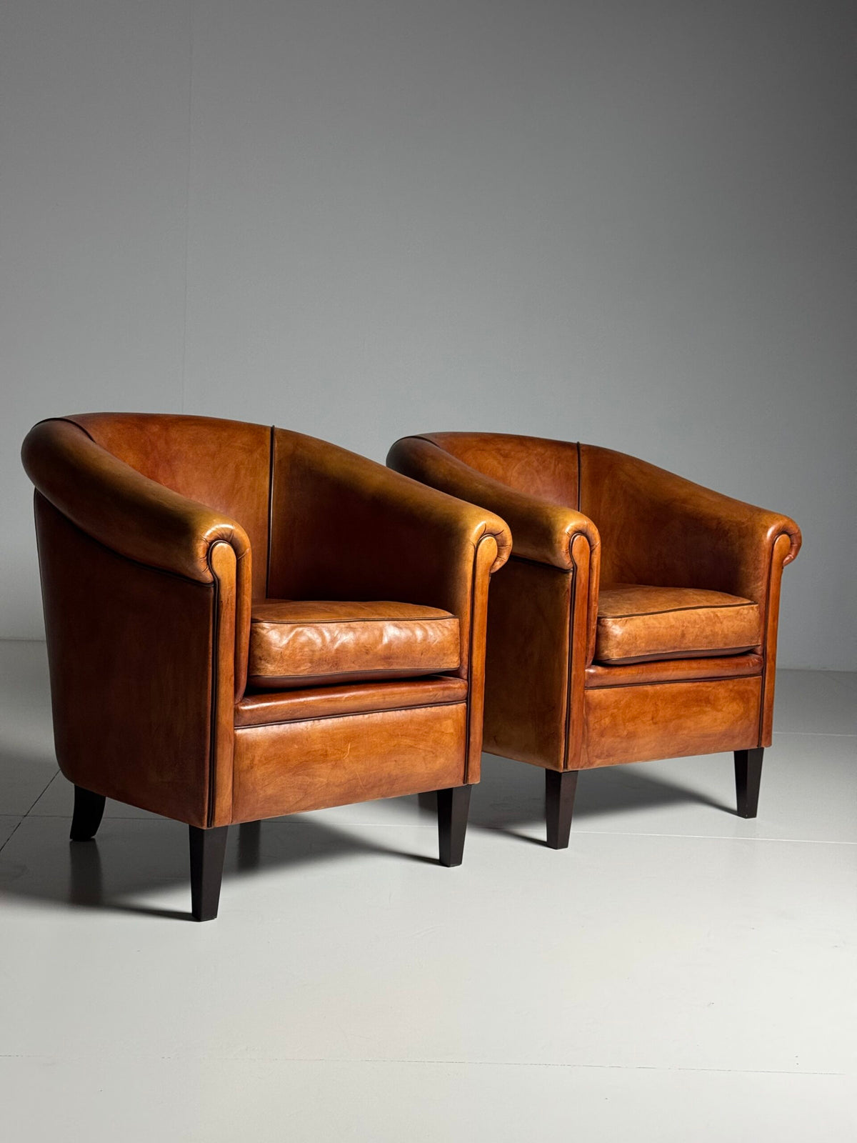 Pair of Sheepskin Club Armchairs in New Condition, photo 1