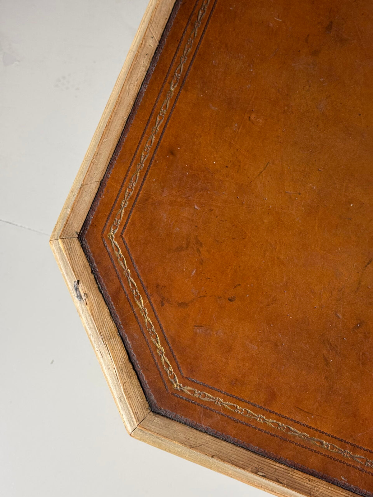 Pair of Classic Shop Display Pieces with Patinated Leather, 20th Century, photo 17