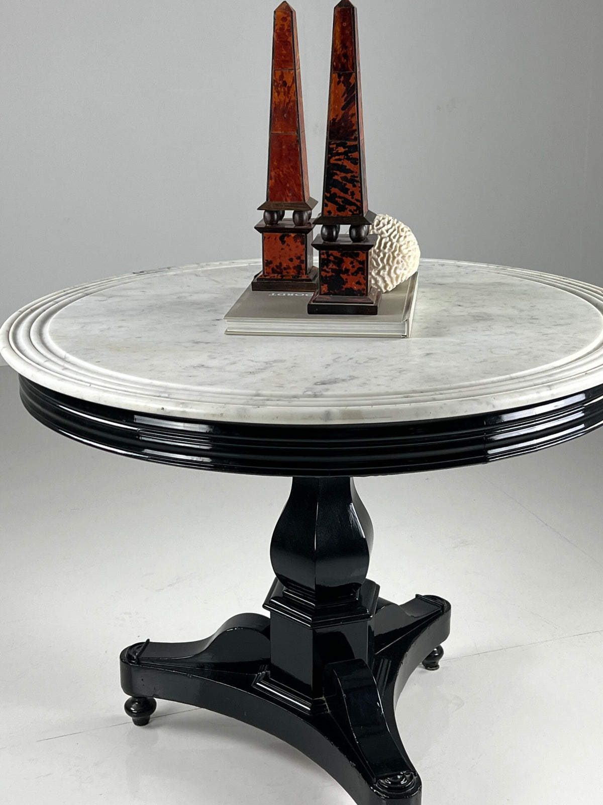 Black Lacquered Center Table with White Marble Top, Belgium c. 1900, photo 8