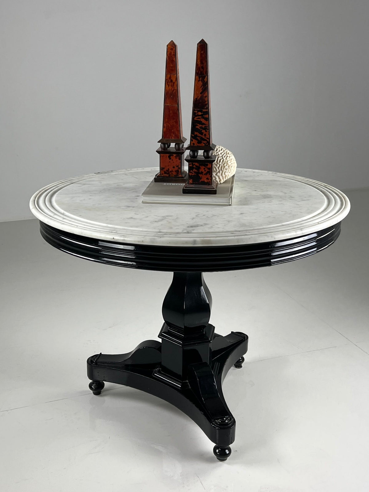 Black Lacquered Center Table with White Marble Top, Belgium c. 1900, photo 7