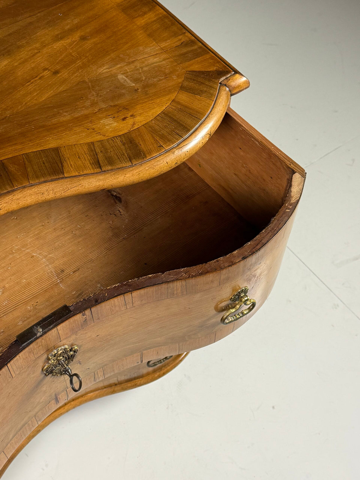 South German Serpentine Chest of Drawers, 18th Century, photo 21