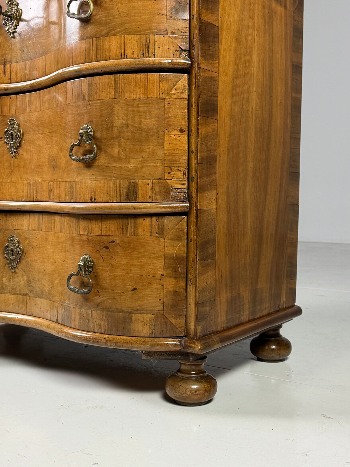 South German Serpentine Chest of Drawers, 18th Century, photo 16