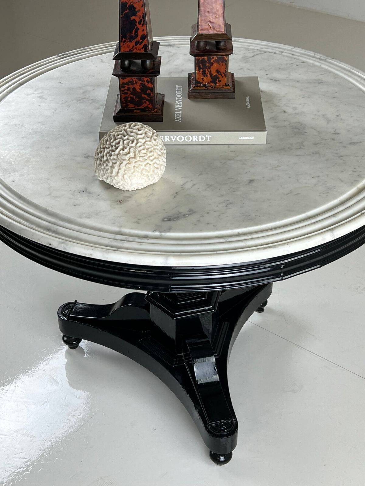 Black Lacquered Center Table with White Marble Top, Belgium c. 1900, photo 2