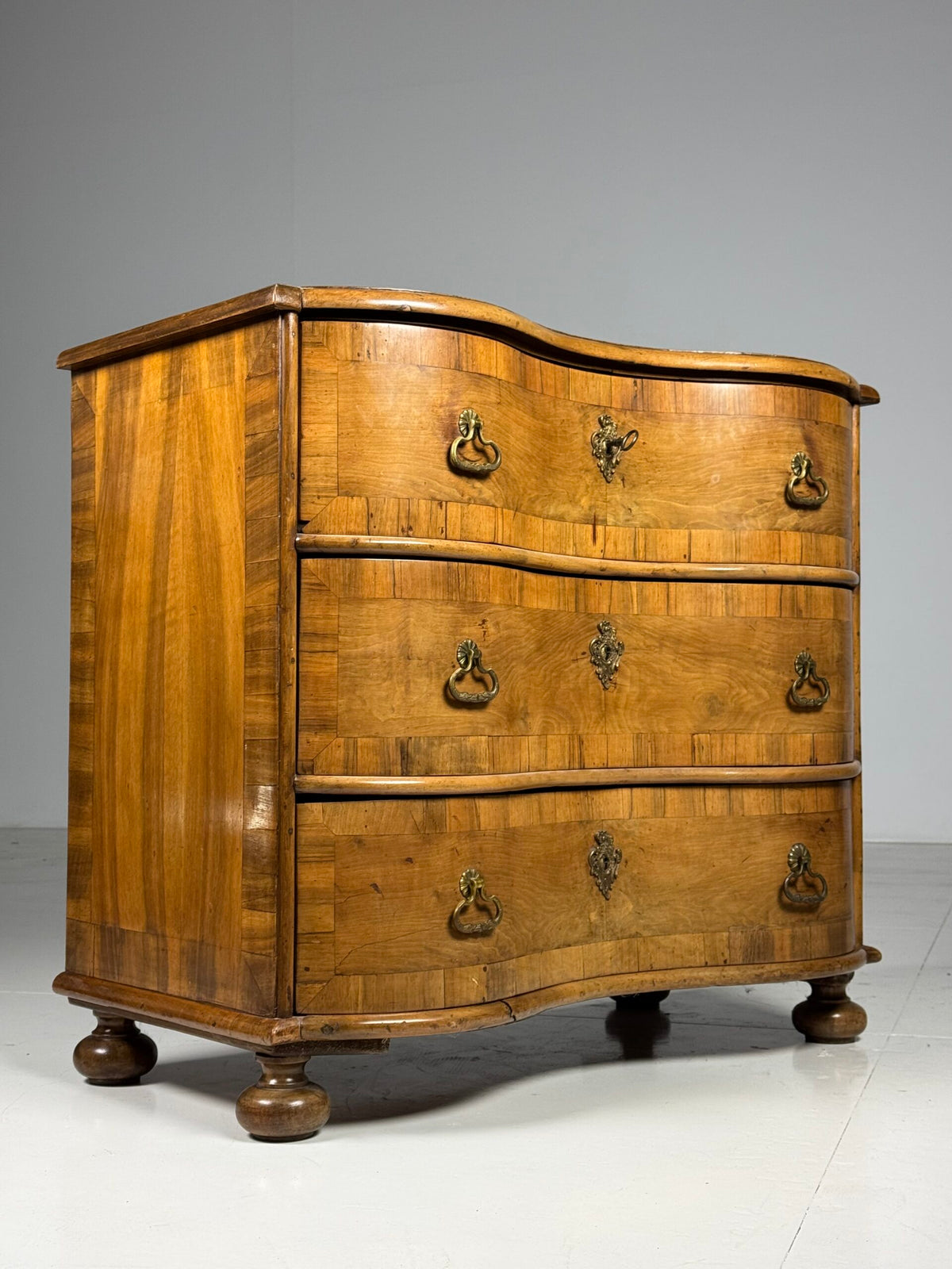 South German Serpentine Chest of Drawers, 18th Century, photo 8