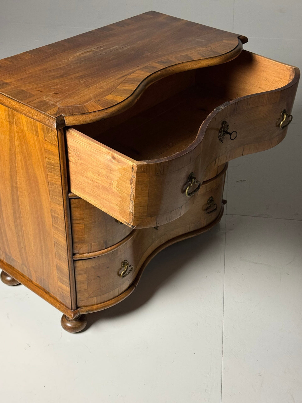 South German Serpentine Chest of Drawers, 18th Century, photo 4