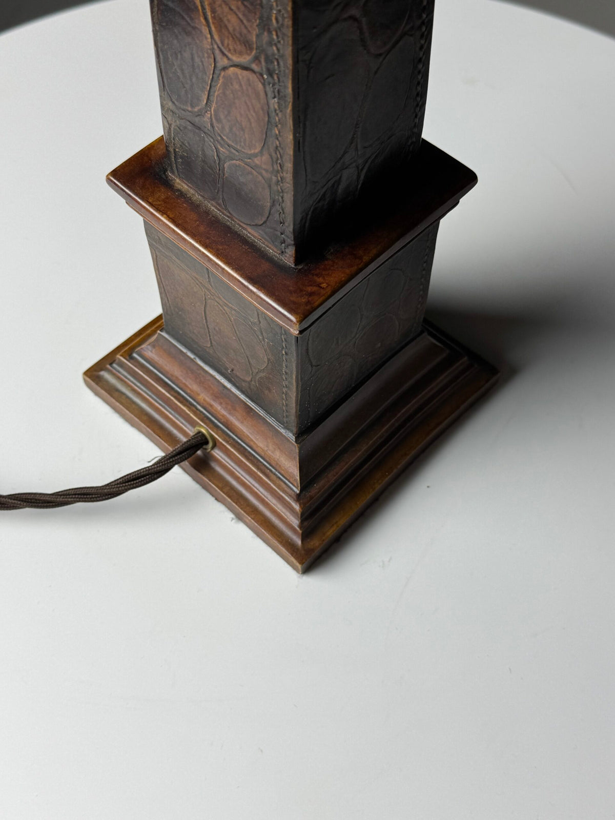 Classical Leather Covered Obelisk Lamp Base, Late 20th Century, photo 3
