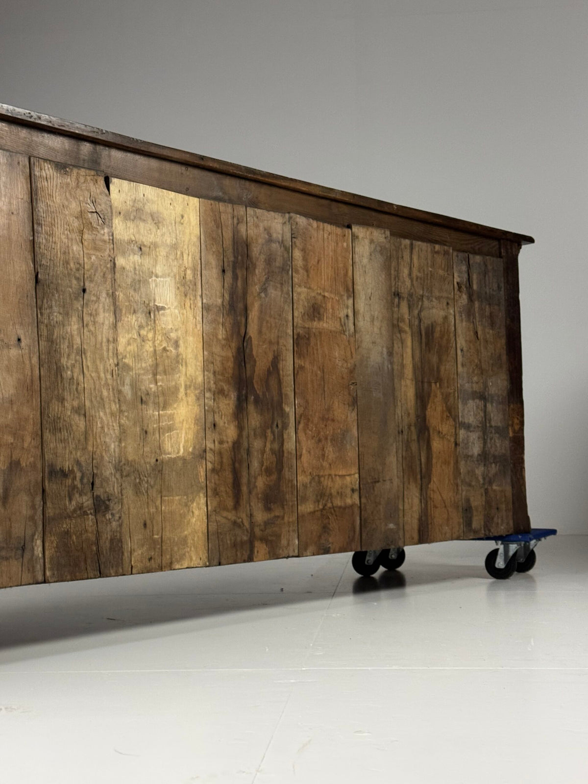 Extra Long English Oak Dresser, c. 1720, 302 cm, photo 3