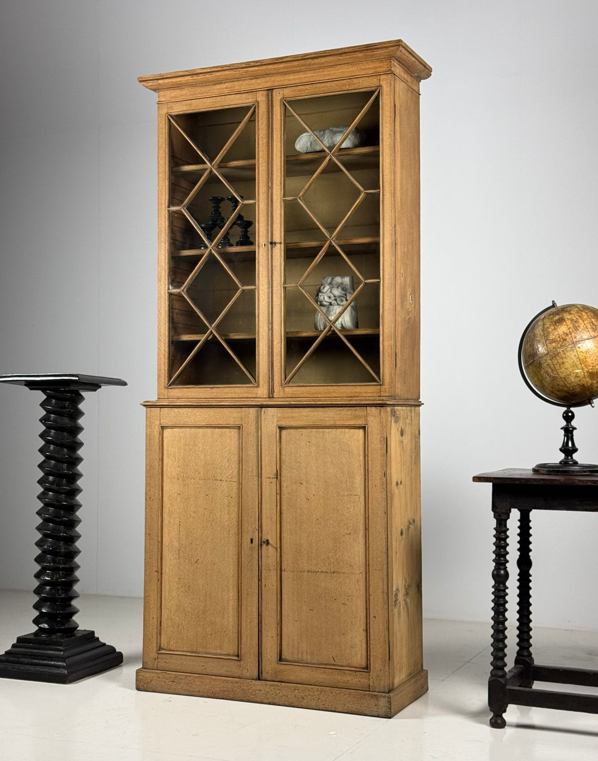 English Bleached Oak Display Cabinet, 19th Century, photo 1