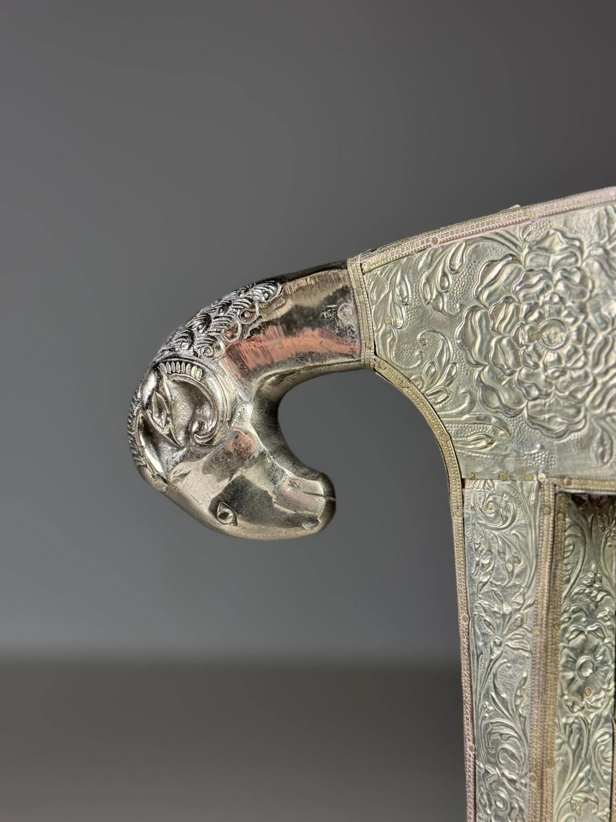 Set of Four Anglo-Indian Dowry Chairs with Tin Cladding, photo 2