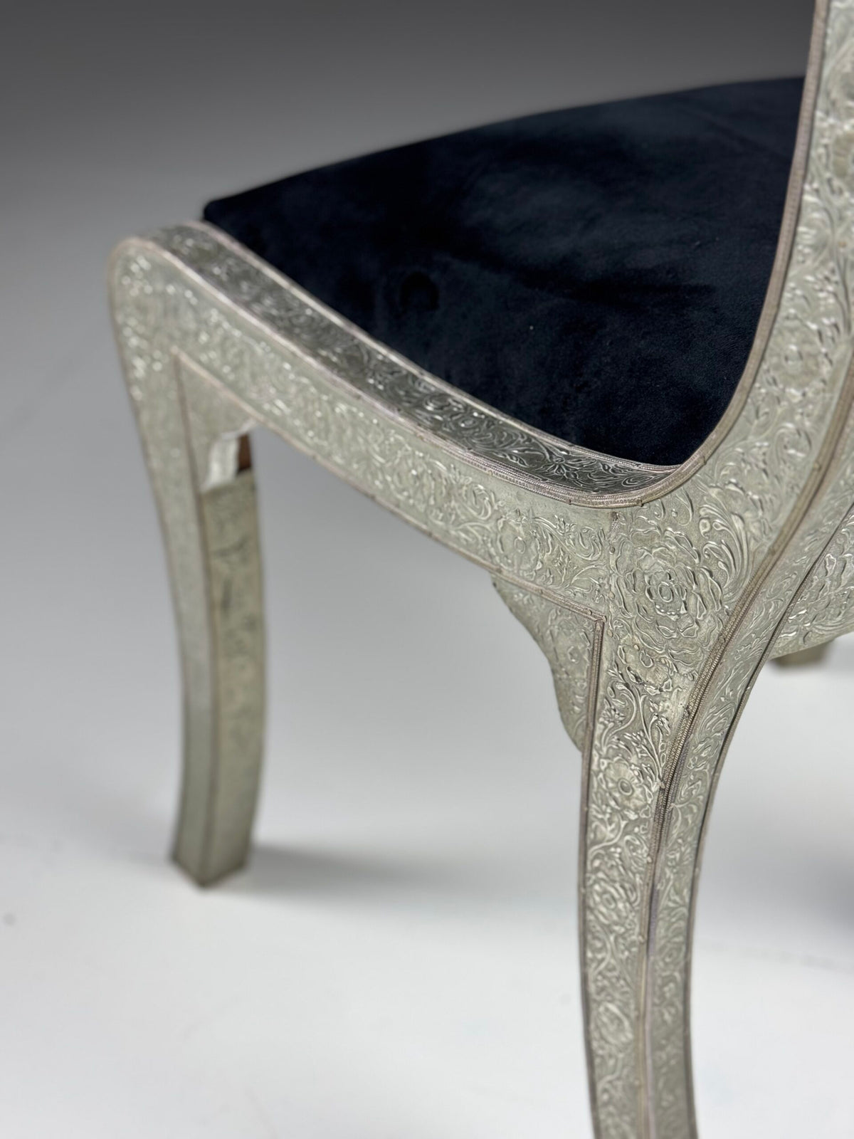 Set of Four Anglo-Indian Dowry Chairs with Tin Cladding, photo 18