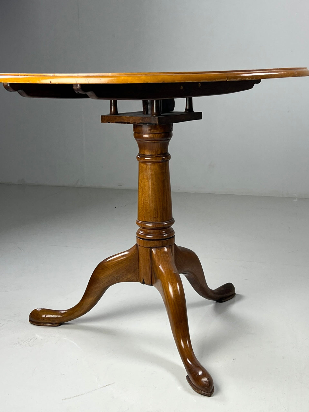 English Tilt Top Side Table, photo 12