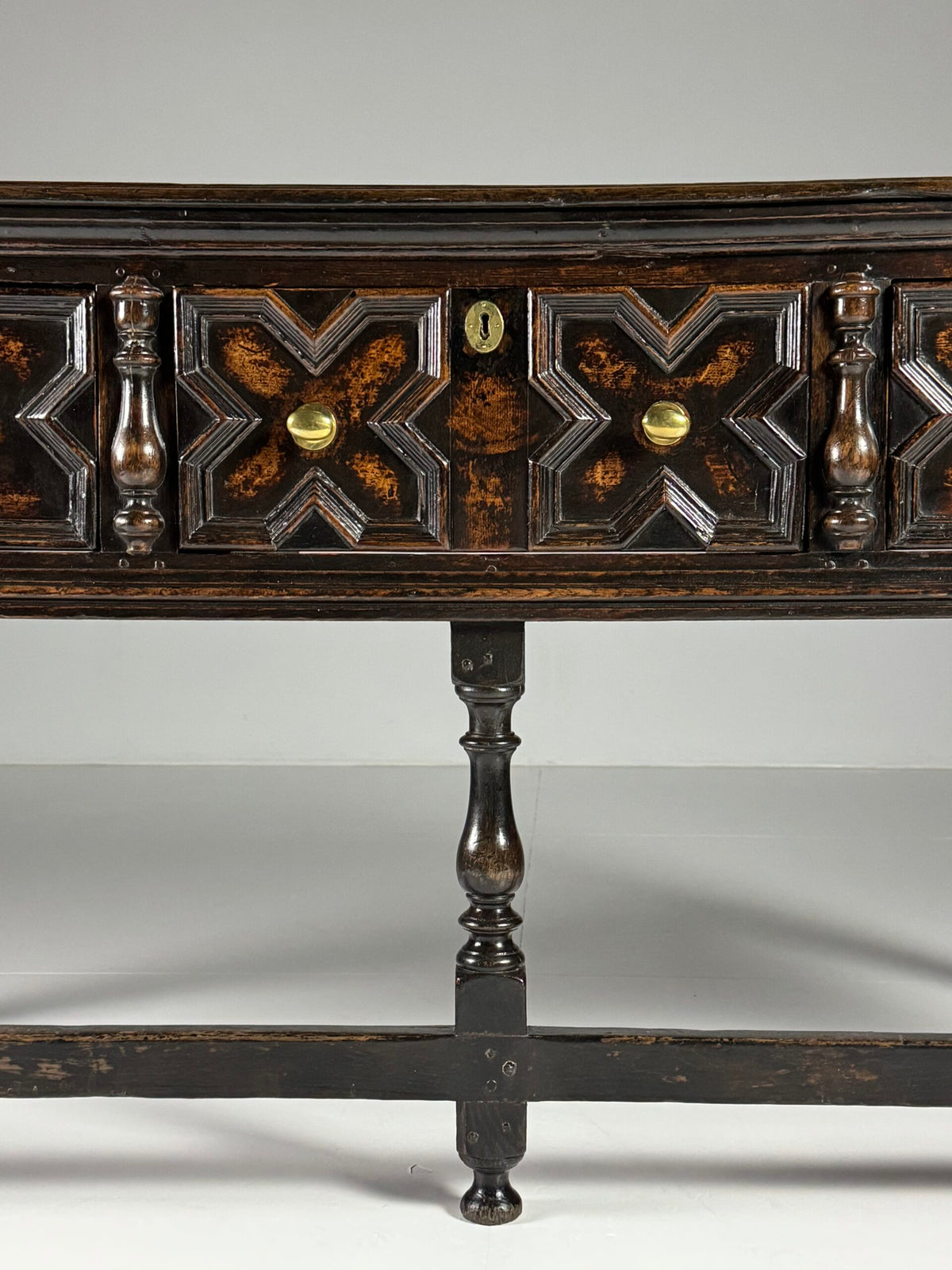 English William and Mary Oak Dresser Base, Late 17th Century, photo 3