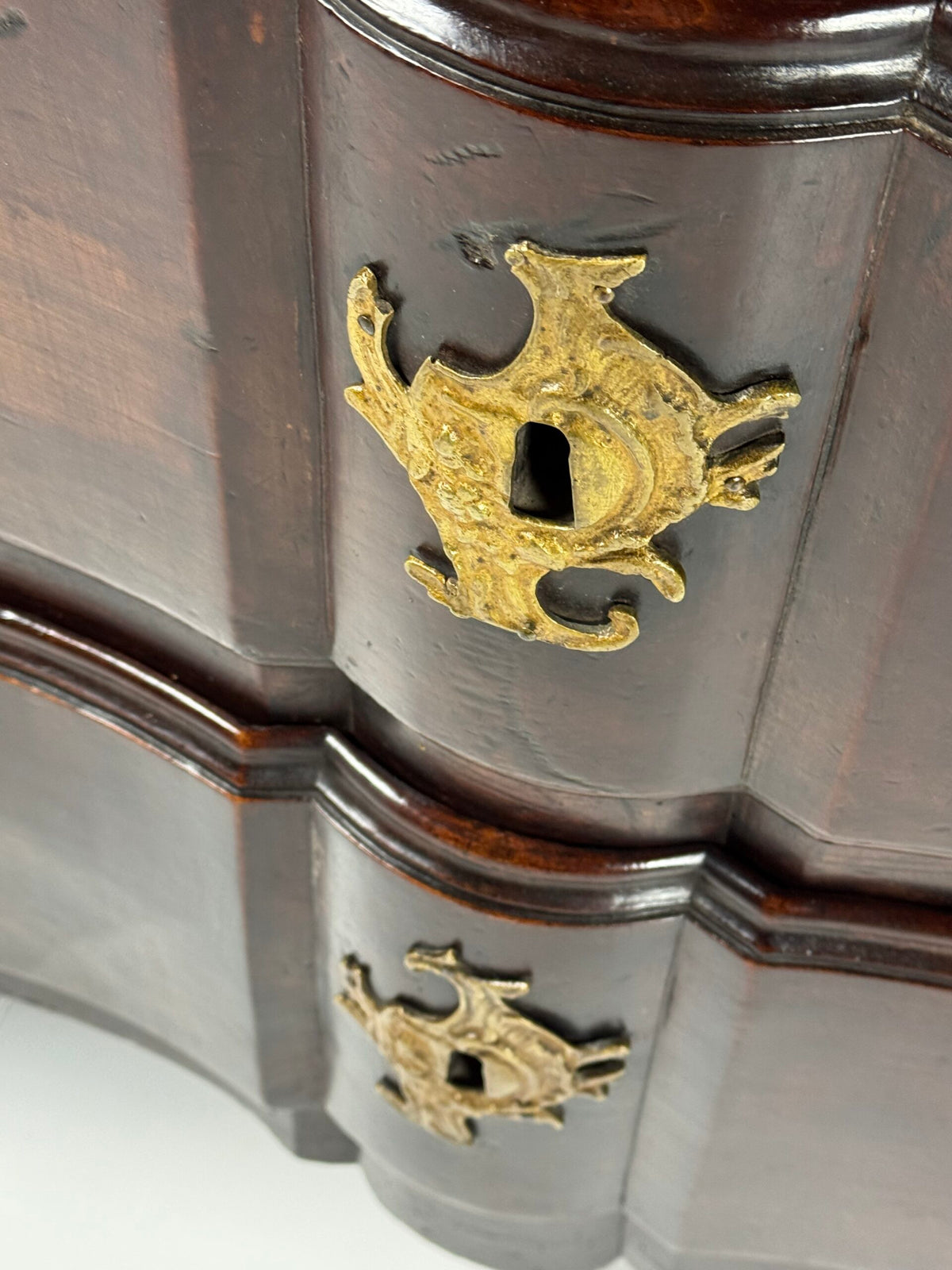 Large French Louis XV Walnut Commode, 18th Century, photo 4