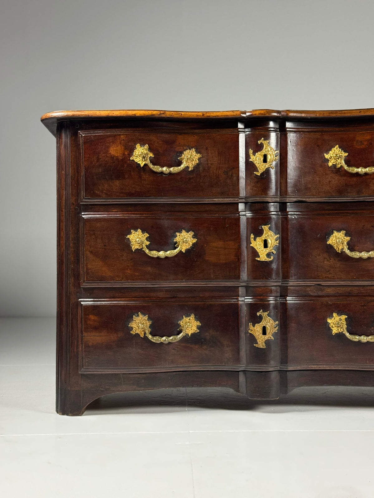 Large French Louis XV Walnut Commode, 18th Century, photo 7