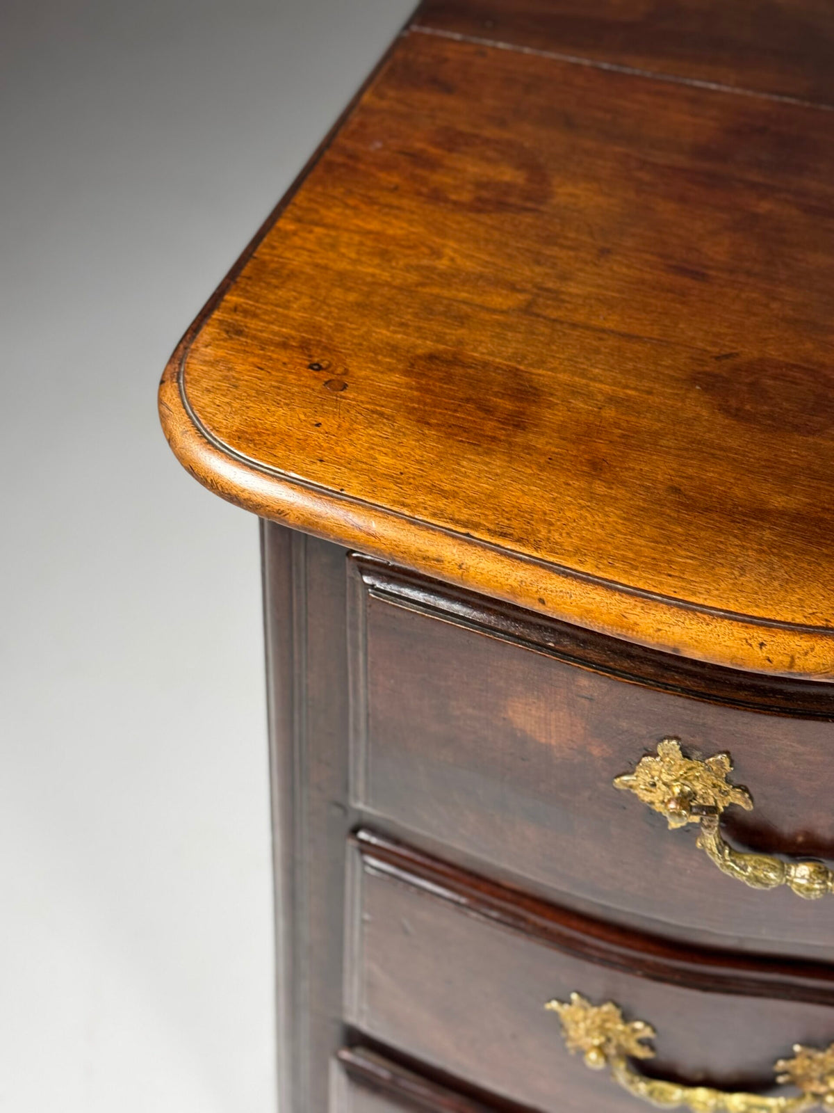 Large French Louis XV Walnut Commode, 18th Century, photo 9