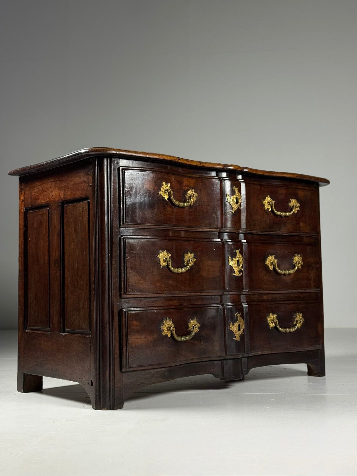 Large French Louis XV Walnut Commode, 18th Century, photo 11
