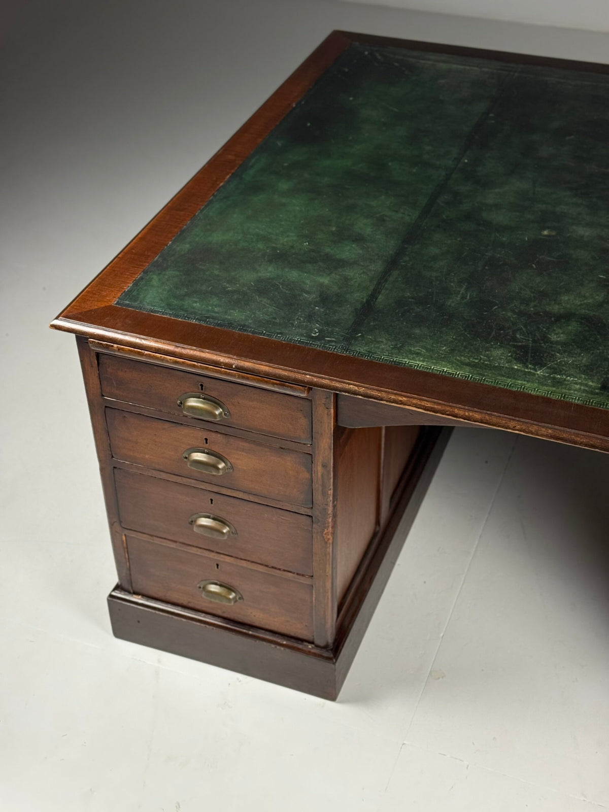 English Partner Desk with Green Leather Top, Mid 20th Century, photo 3