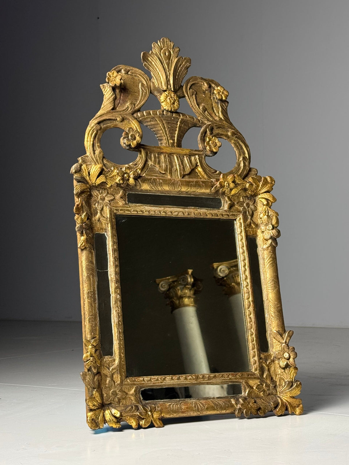 French Louis XV Period Giltwood Mirror, 18th Century, photo 1